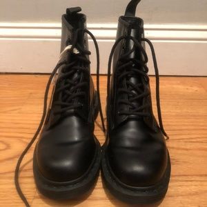 DOC MARTENS - WOMEN'S SIZE 7 - HARDLY WORN!